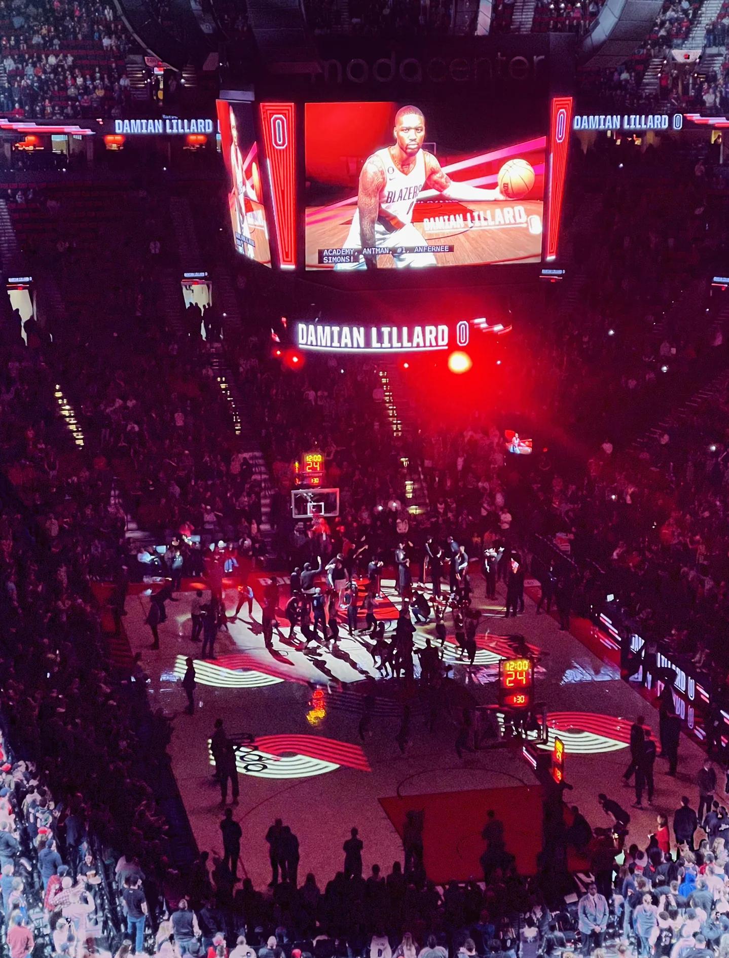 球迷自发:打造“最狂热”的观赛氛围 球迷自发:打造“最狂热”的观赛氛围