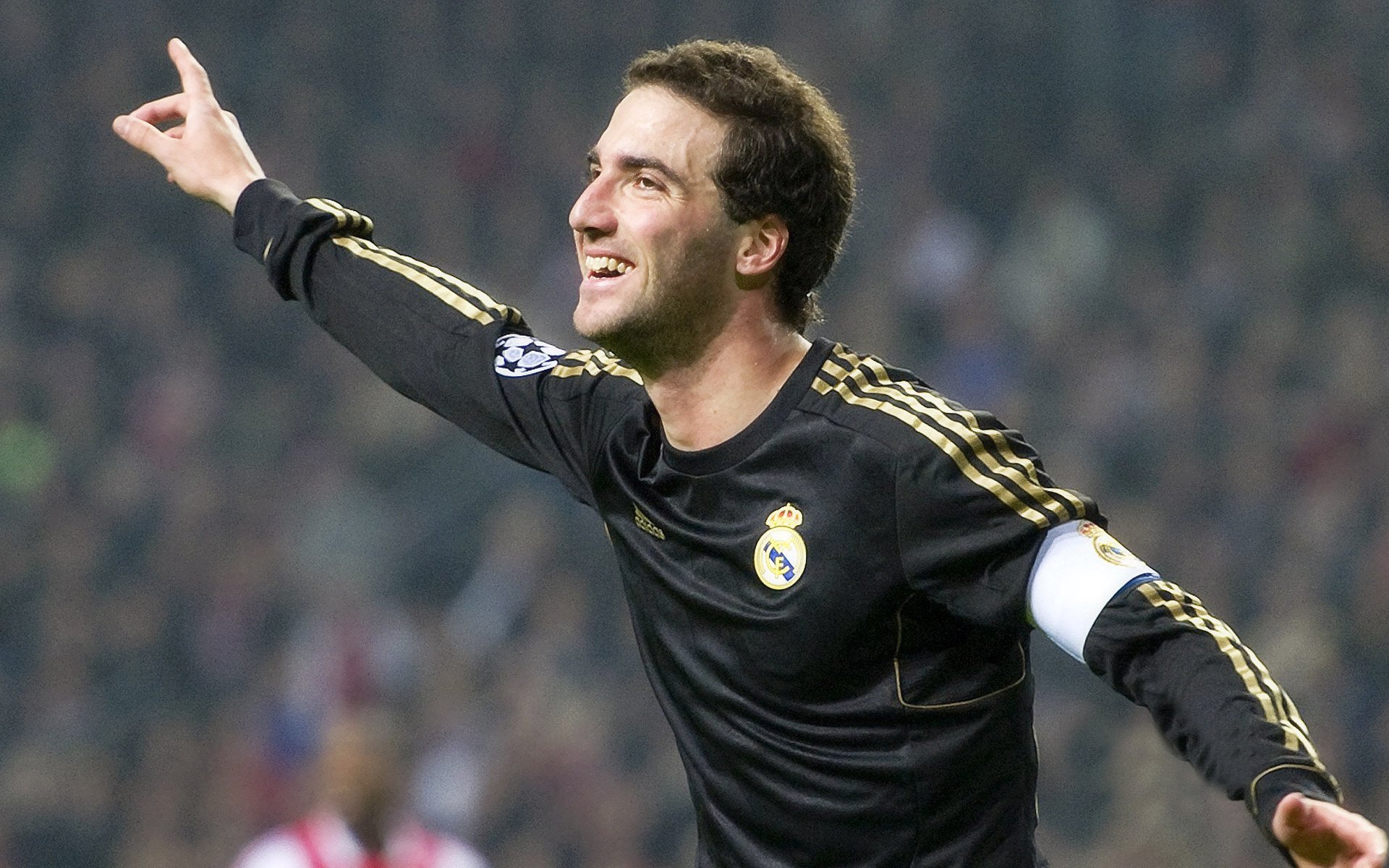 英国男子接力选手配合默契赢得掌声,英国男子4x100米接力